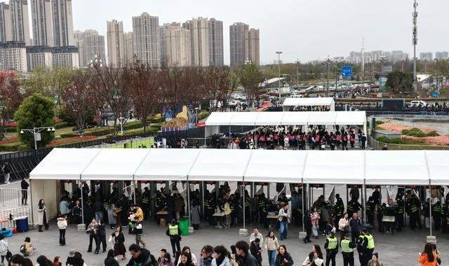 演唱会+中超，近6万人在成都过“超级周末”