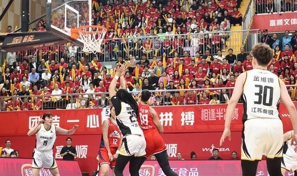乐鱼体育app下载-2025-2026赛季WCBA季后赛半决赛首战 四川蜀道远达女篮一分险胜江苏南钢女篮