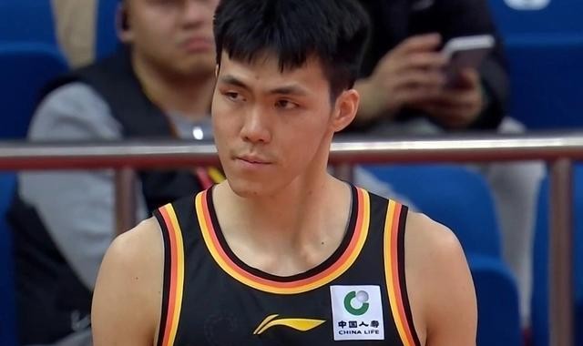 乐鱼体育官方网站-历史罕见里程碑！庞峥麟“菜鸟”赛季入选CBA本土最佳一阵